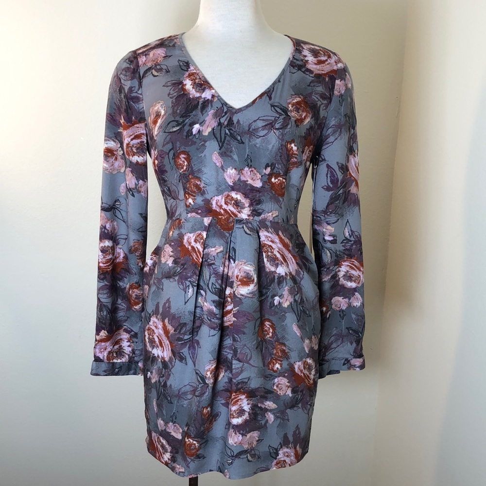 Beautiful long sleeve dress!!